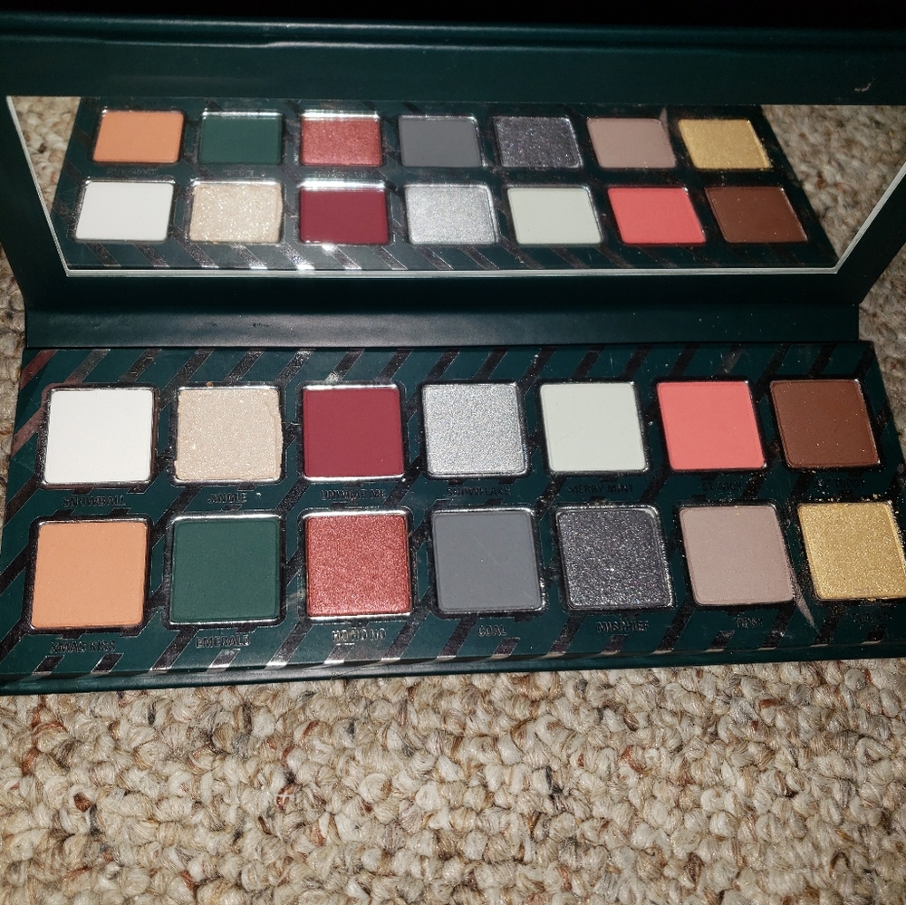 Kylie Naughty palette eyeshadow 14 shades - Picture 1 of 3